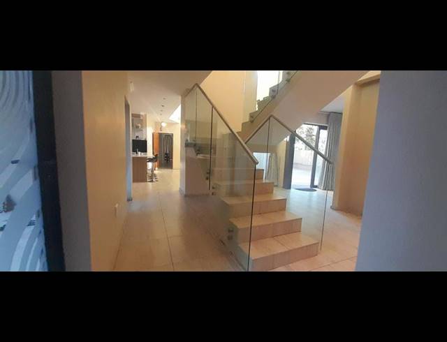 6 BEDROOM HOUSE FOR SALE IN LINDEN
